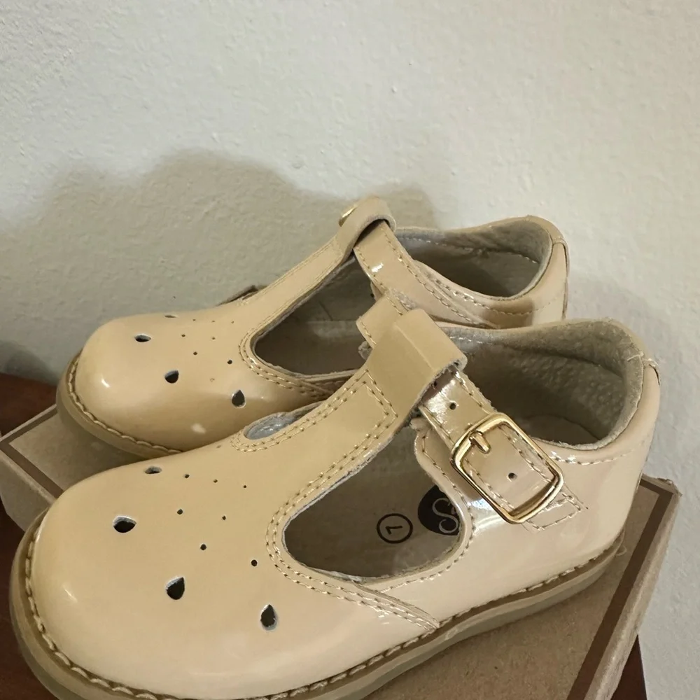 FootMates Girls' Patent T-Strap Dress Shoes in Cream